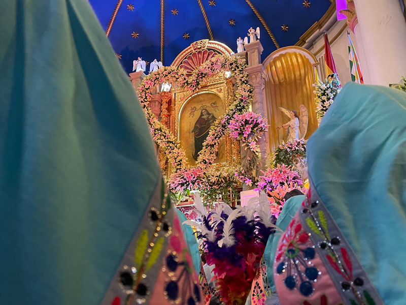 Altar de la Virgen del Socavon durante Peregrinacion del Carnaval de Oruro Bolivia Mario Trotamundos