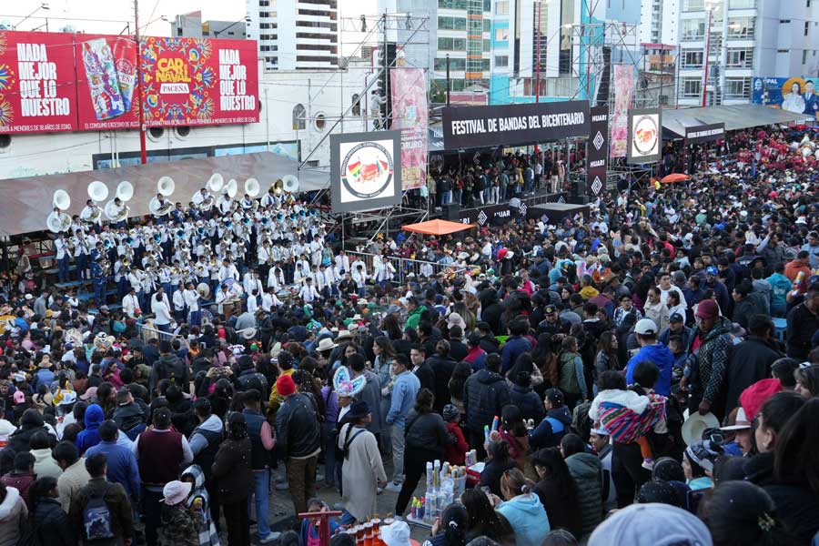 Festival-de-Bandas-del-Carnaval-de-Oruro Bolivia Mario Trotamundos