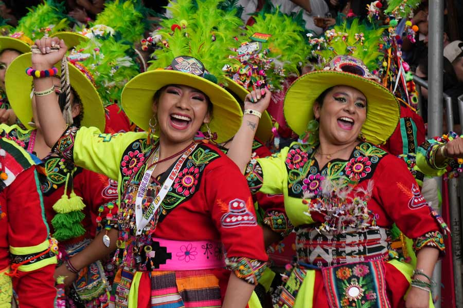 Colaboración en Paralelo 20 (Radio Marca): Carnaval de Oruro