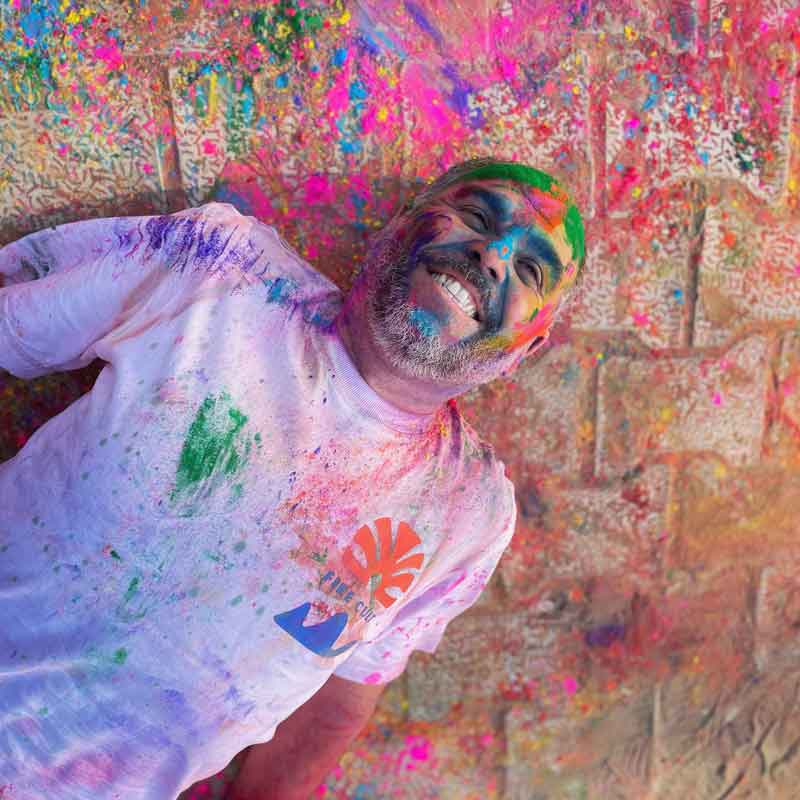 Mario Trotamundos en la celebracion del Festival Holi en India