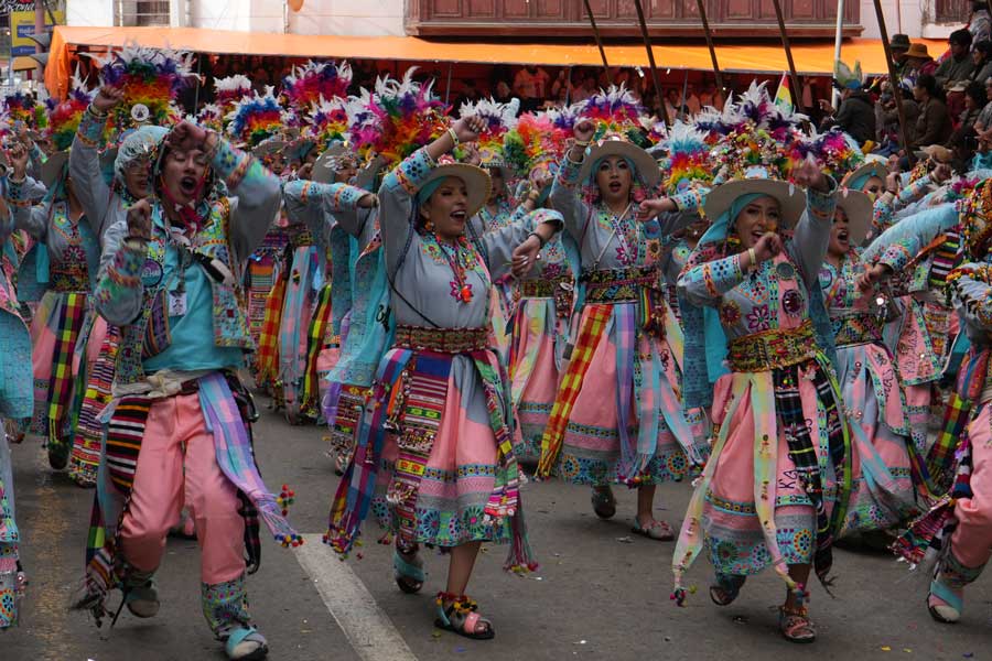 Danzantes Tinkus del Carnaval de Oruro Bolivia Mario Trotamundos