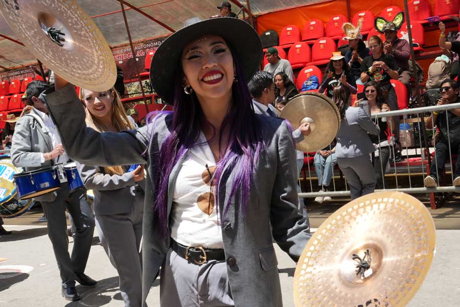 Musica durante la Peregrinacion del Carnaval de Oruro Bolivia Mario Trotamundos