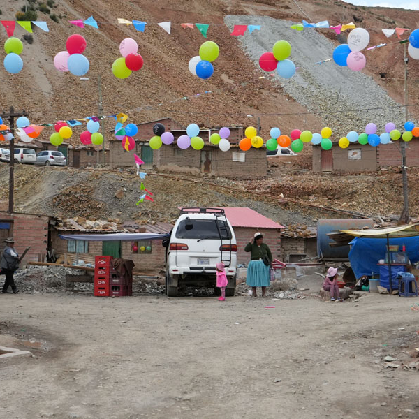 Viernes de ch'alla en la Mina Nuevo San Jose de Oruro Bolivia Mario Trotamundos Viernes de ch'alla en la Mina Nuevo San Jose de Oruro Bolivia Mario Trotamundos