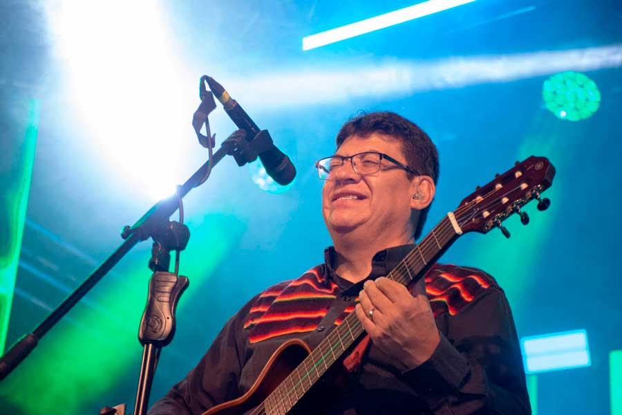 Voces del Carnaval de Oruro - Músico de Llajtaymanta, comunicador y promotor cultural Ramiro Flores